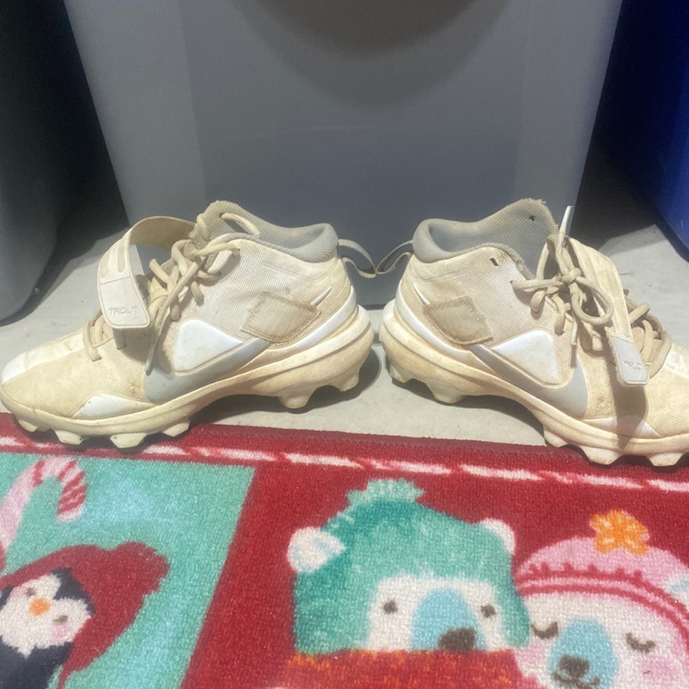 White Nike Mike Trout 5.5 Youth Baseball Cleats